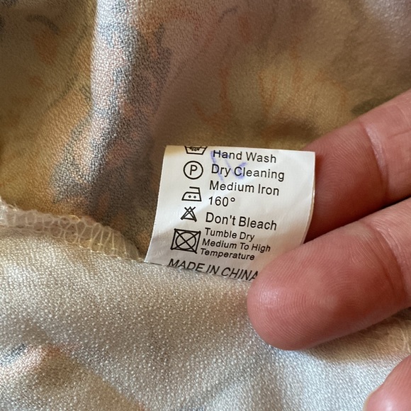 Cute Twist front blouse - Picture 7 of 7